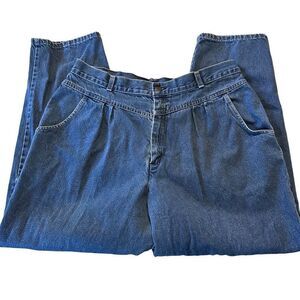 Vintage Levi’s Pleated Mom Highrise Jeans 90’s Waist size 35” Tapered Inseam 28”